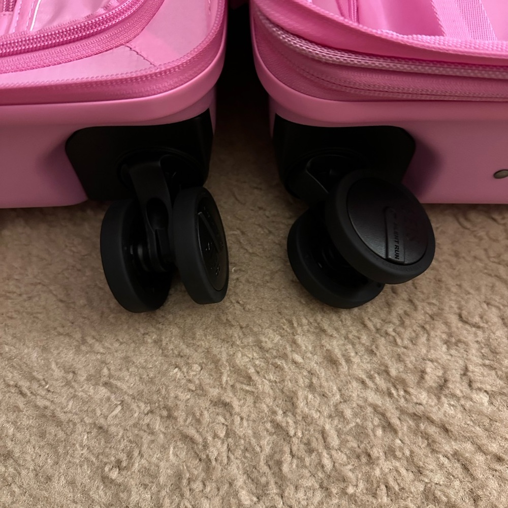 NWT BÉIS The Carry-On Roller in Berry + Luggage Cover - Picture 5 of 5
